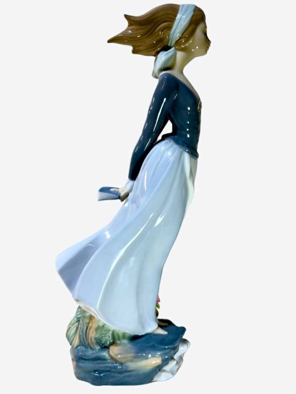LLADRÓ Woman in the Wind Blue Dress Flower Basket Porcelain Figurine - Picture 7 of 15